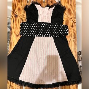 Pin up girl Polkadot dress